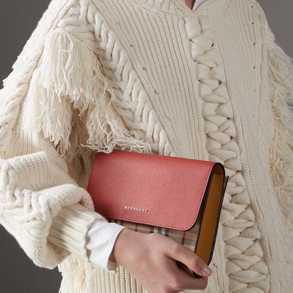 ❌SOLD❌NWT Burberry Haymarket Small Bag - Picture 2 of 8